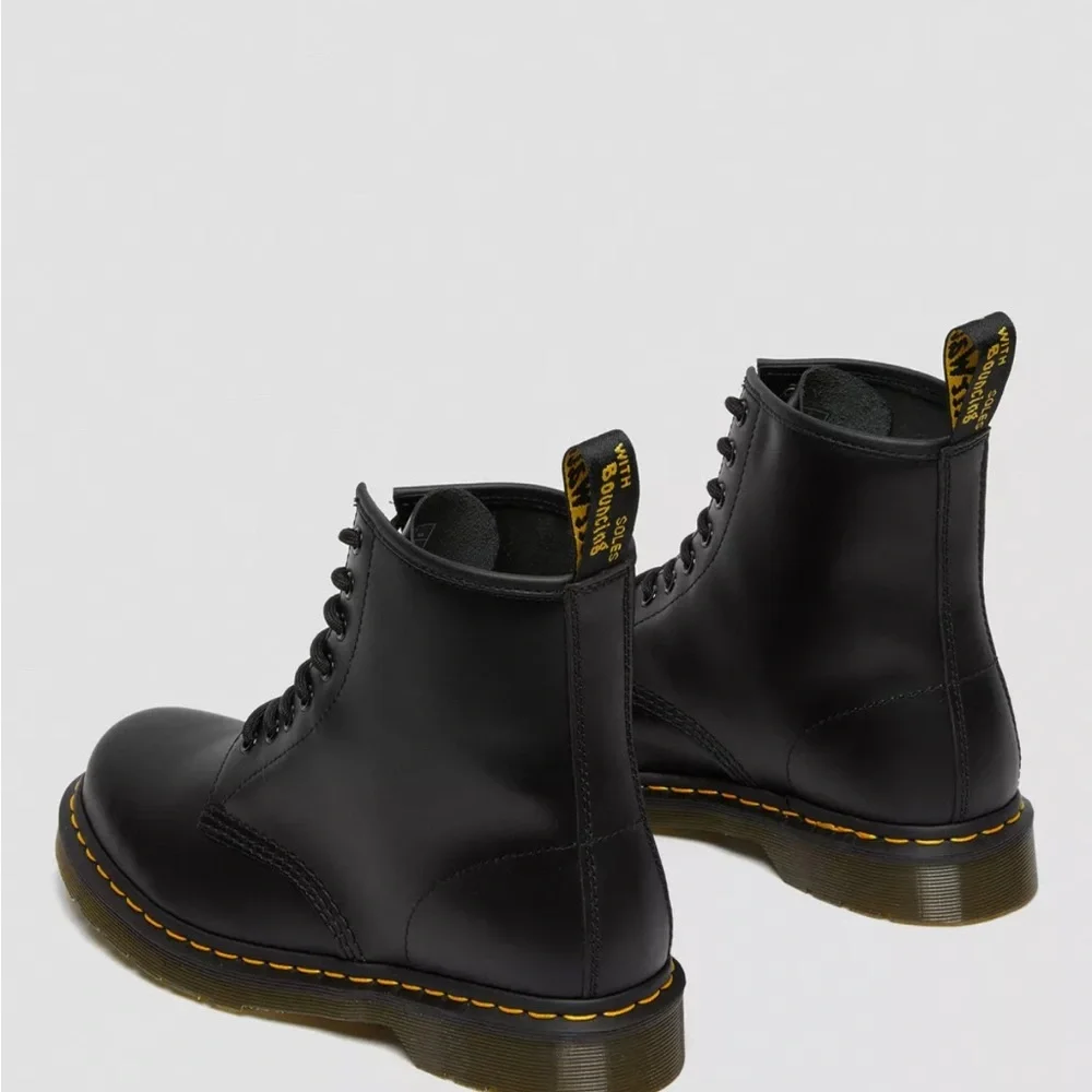 NWT Dr. Martens 1460 Black Smooth Leather Lace Up Boot - Women’s 8 / Men’s 7 - Picture 6 of 8